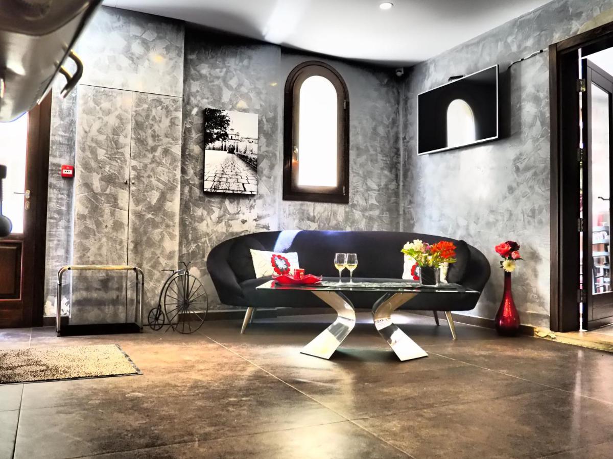 Adelphi Boutique Hotel Rabat Esterno foto