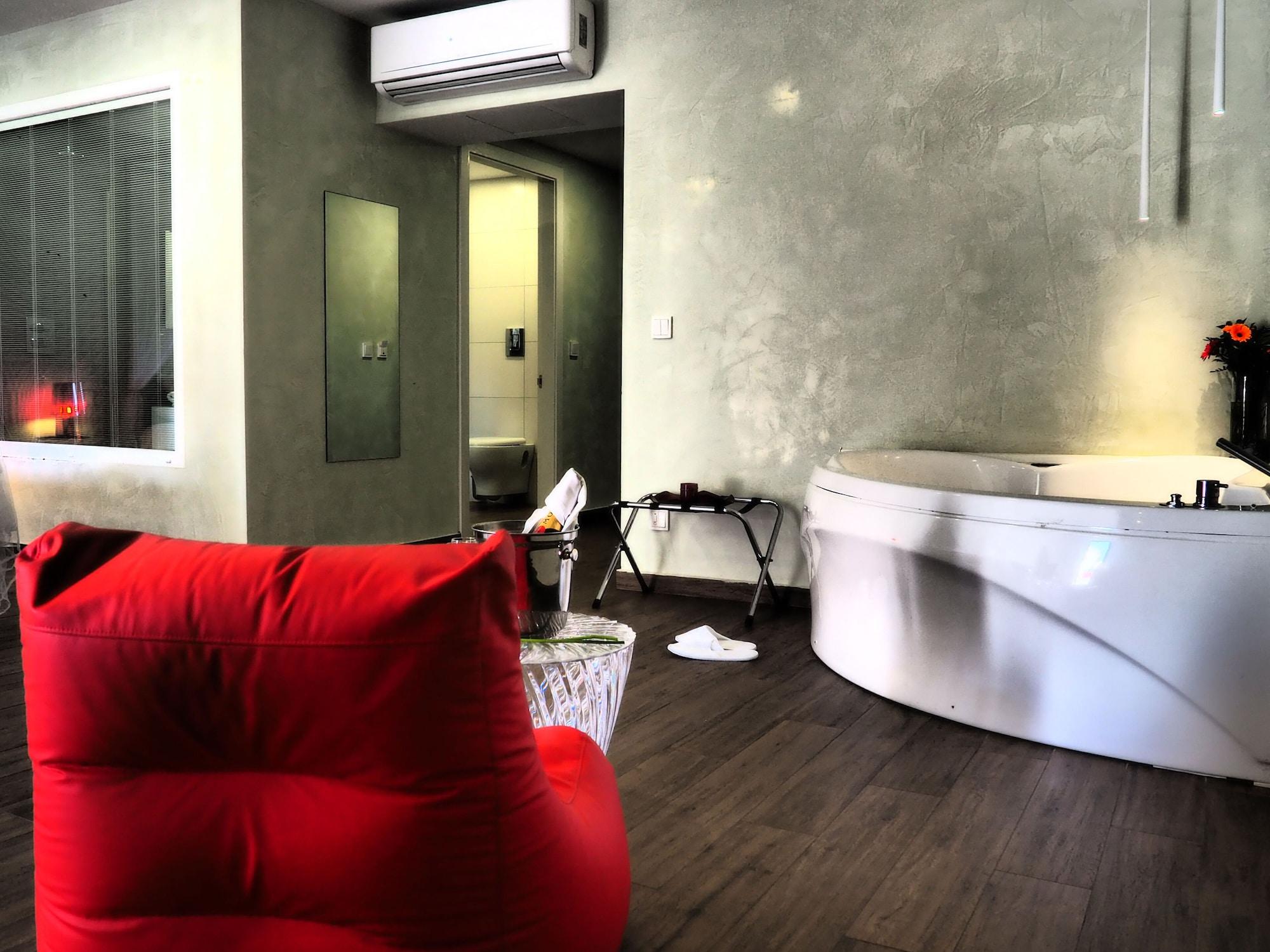 Adelphi Boutique Hotel Rabat Esterno foto