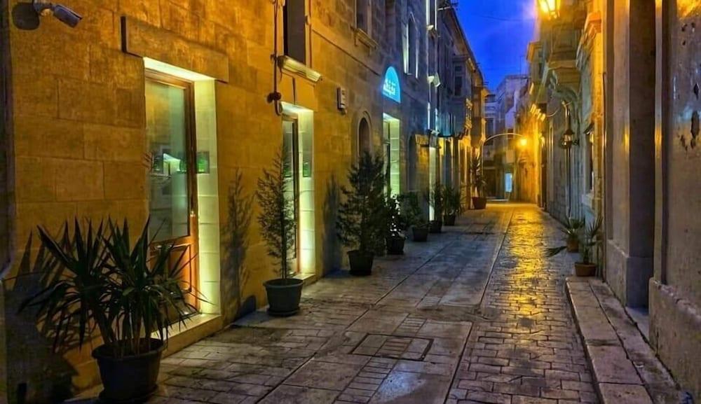 Adelphi Boutique Hotel Rabat Esterno foto